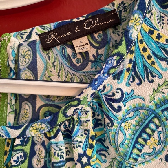 NWOT, Sleeveless peekaboo front top, zipper back size Small/Medium - Picture 3 of 5